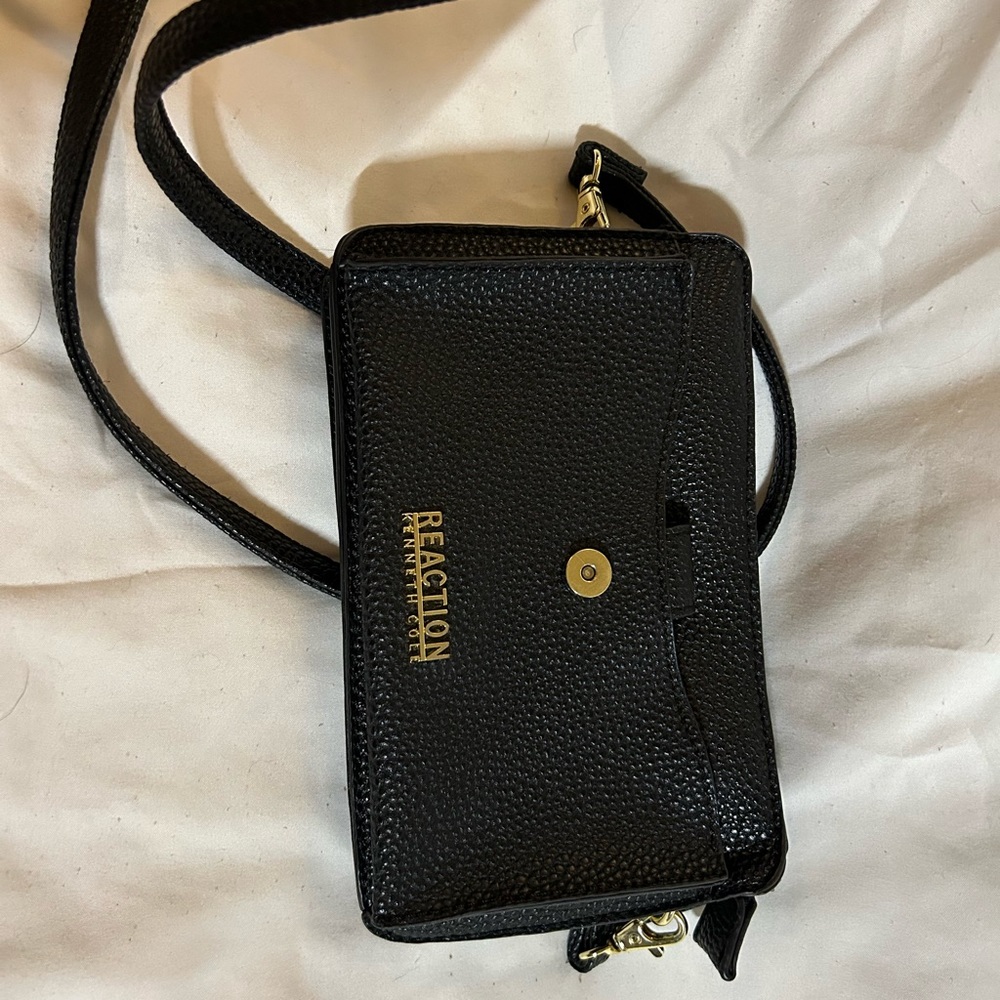 Kenneth Cole - Crossbody/Wallet
